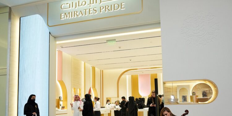 فخر الإمارات تحتفي بافتتاح فرعها الجديد في الرياض بتجربة تسوّق فاخرة وهوية متجددة فخر الإمارات تحتفي بافتتاح فرعها الجديد في الرياض بتجربة تسوّق فاخرة وهوية متجددة