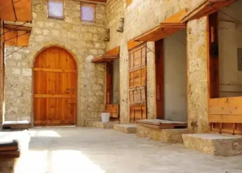 سوق الليل في ينبع: رحلة عبر الزمن بين التراث والتجربة الفريدة