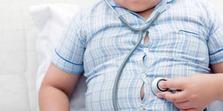 الغذاء والدواء تحذر: سمنة الأطفال خطر متزايد – الوقاية تبدأ من المنزل الغذاء والدواء تحذر: سمنة الأطفال خطر متزايد – الوقاية تبدأ من المنزل