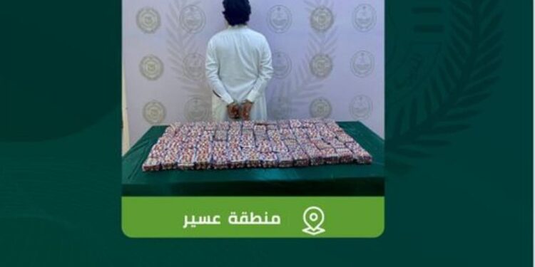 القبض على تاجر مخدرات في عسير بعد ترويجه لـ28,768 قرصًا خاضعًا للتنظيم الطبي” القبض على تاجر مخدرات في عسير بعد ترويجه لـ28,768 قرصًا خاضعًا للتنظيم الطبي”