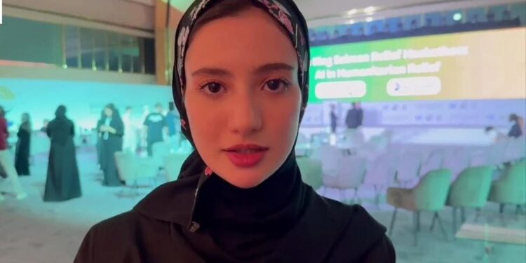 سعودية شابة تبتكر نظارة ذكية لاكتشاف الأمراض الجلدية بدقة متطورة سعودية شابة تبتكر نظارة ذكية لاكتشاف الأمراض الجلدية بدقة متطورة