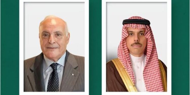 وزير الخارجية السعودي يناقش مع نظيره الجزائري آخر مستجدات الأوضاع الإقليمية