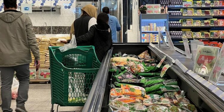 إقبال كثيف على أسواق حقل مع حلول رمضان.. نشاط تجاري وانتعاش ملحوظ! إقبال كثيف على أسواق حقل مع حلول رمضان.. نشاط تجاري وانتعاش ملحوظ!