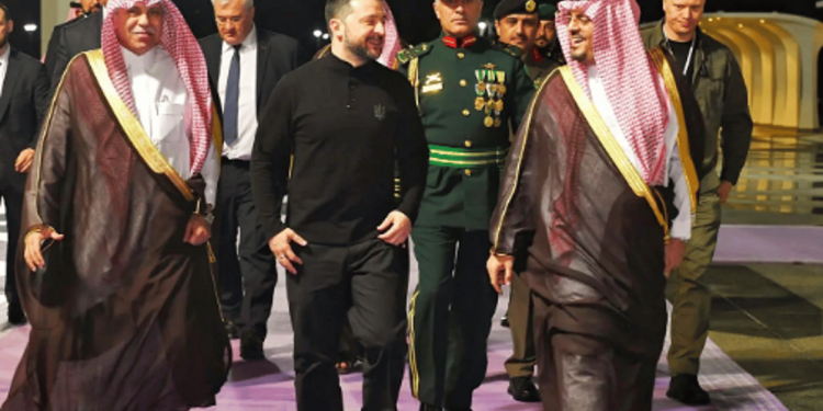 الرئيس الأوكراني يغادر جدة بعد إتمام زيارته الرسمية بنجاح الرئيس الأوكراني يغادر جدة بعد إتمام زيارته الرسمية بنجاح