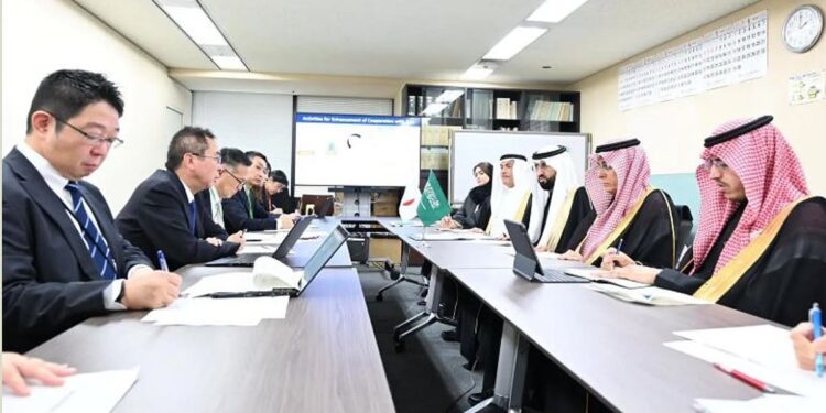 تعزيز التعاون السعودي الياباني في التكنولوجيا الطبية: رئيس هيئة الغذاء والدواء يبحث الفرص المستقبلية تعزيز التعاون السعودي الياباني في التكنولوجيا الطبية: رئيس هيئة الغذاء والدواء يبحث الفرص المستقبلية