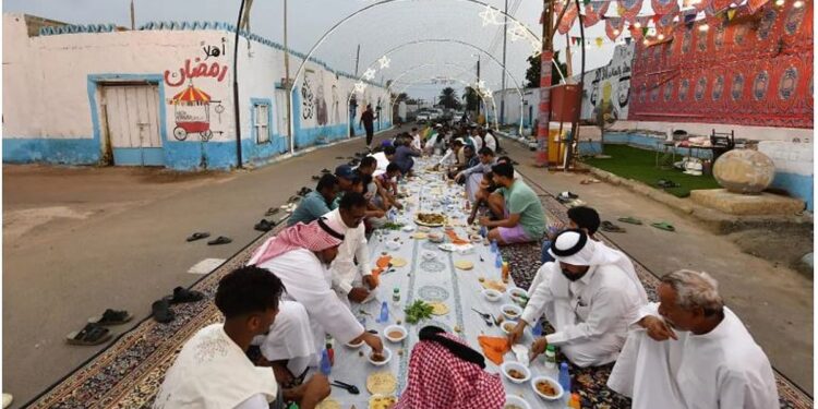 رمضان في عسير: بين البحر والجبل.. مزيج من التراث والتكافل الاجتماعي رمضان في عسير: بين البحر والجبل.. مزيج من التراث والتكافل الاجتماعي