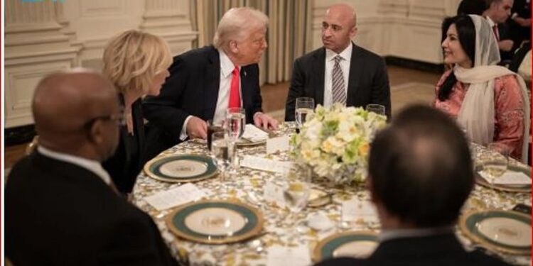 بحضور سفيرة خادم الحرمين.. البيت الأبيض يحتفي بالإفطار الرمضاني برعاية الرئيس الأمريكي بحضور سفيرة خادم الحرمين.. البيت الأبيض يحتفي بالإفطار الرمضاني برعاية الرئيس الأمريكي