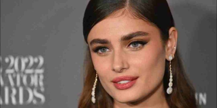 تايلور هيل: العارضة الأيقونية التي خطفت أنظار العالم مسيرتها المهنية: كيف أصبحت تايلور هيل نجمة فيكتوريا سيكريت تايلور هيل: العارضة الأيقونية التي خطفت أنظار العالم مسيرتها المهنية: كيف أصبحت تايلور هيل نجمة فيكتوريا سيكريت