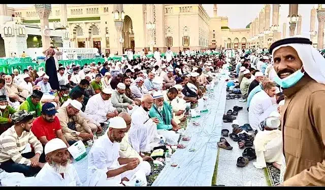 إفطار صائم بالحرم المكي 1446: جدول الصلوات، الأئمة، وطريقة الحصول على تصريح الإفطار 2025 إفطار صائم بالحرم المكي 1446: جدول الصلوات، الأئمة، وطريقة الحصول على تصريح الإفطار 2025