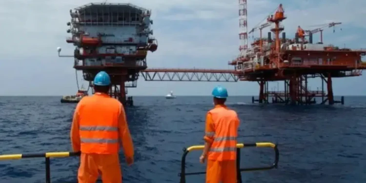 اكتشاف أكبر بحيرة نفط في العالم في هذه الدولة.. ثروة تفوق السعودية والإمارات! اكتشاف أكبر بحيرة نفط في العالم في هذه الدولة.. ثروة تفوق السعودية والإمارات!