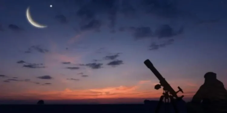 حدث فلكي نادر الليلة: شاهد اقتران القمر وعطارد في سماء السعودية حدث فلكي نادر الليلة: شاهد اقتران القمر وعطارد في سماء السعودية