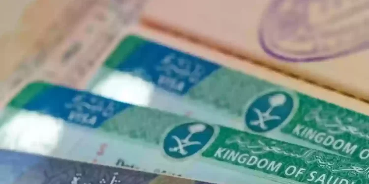 كل ما تحتاج معرفته عن تأشيرة الزيارة العائلية في السعودية: المدة، خطوات الحصول عليها، والتجديد كل ما تحتاج معرفته عن تأشيرة الزيارة العائلية في السعودية: المدة، خطوات الحصول عليها، والتجديد