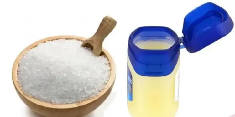 اكتشفي سر جمالك الطبيعي من مطبخك: الفازلين والملح وصفة سحرية لشفاه ناعمة وبشرة متألقة! اكتشفي سر جمالك الطبيعي من مطبخك: الفازلين والملح وصفة سحرية لشفاه ناعمة وبشرة متألقة!