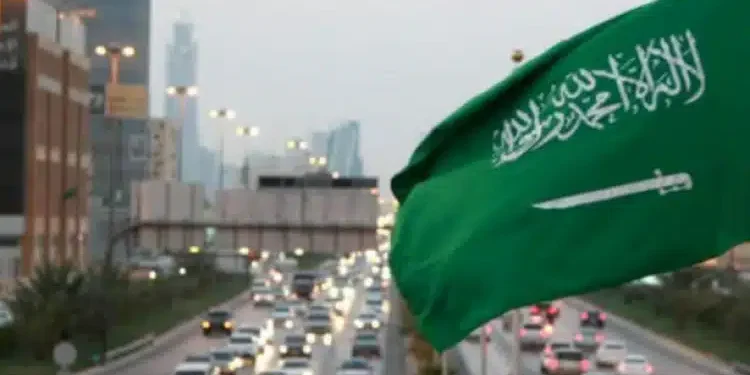 وزارة الموارد البشرية تحسم الجدل: لا قيود على سكن المقيمين في الرياض وجدة